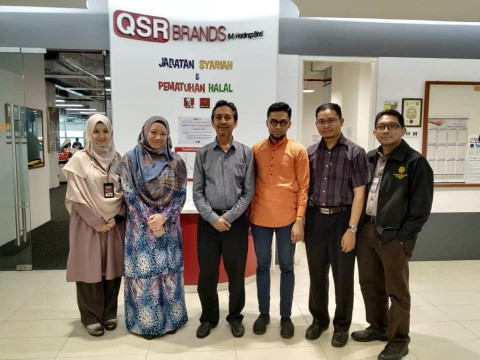 Meeting on Research Collaboration with Tn. Hj. Roslan, Shariah Department of QSR Brands