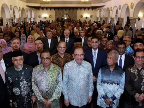 Malaysia tidak tolak ansur perbuatan bakar teks, buku agama - PM Anwar